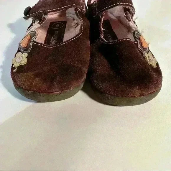 GENUINE KIDS FROM OSHKOSH GIRL SHOES 5 BROWN SUEDE MARY JANES W/FLOWERS - Picture 9 of 9
